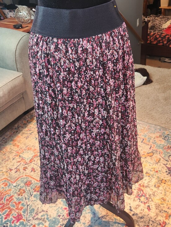 Metro Wear Dresses & Skirts - Metrowear Pleated Floral Midi Skirt in Pink and Black New! NWT Medium Pullon